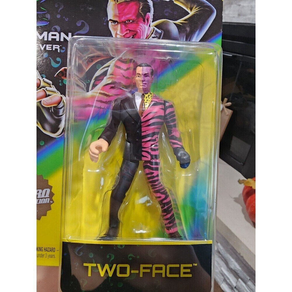 DC Comics Batman Tommy Lee Jones as Two-Face Retro Collection Action Figure - Picture 3 of 3